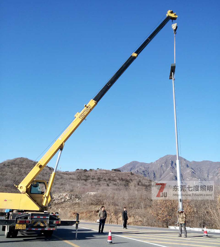 东莞丝瓜视频免费看照明道路路灯安装现场图片